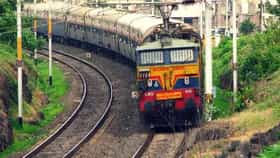 Local Train Incident :  धक्कादायक, बोरिवली-डहाणू ट्रेनमध्ये तरुणीवर बलात्काराचा प्रयत्न