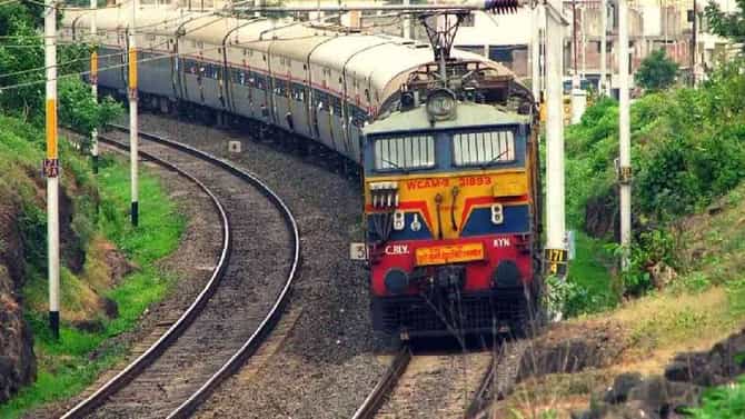 Local Train Incident : धक्कादायक, बोरिवली-डहाणू ट्रेनमध्ये तरुणीवर बलात्काराचा प्रयत्न