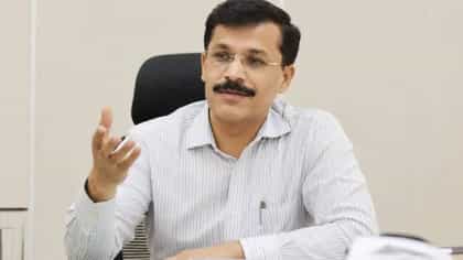 इकडे तुकाराम मुंढेंची कारवाई, तिकडे बडा अभिनेता गजब बोलून गेला..