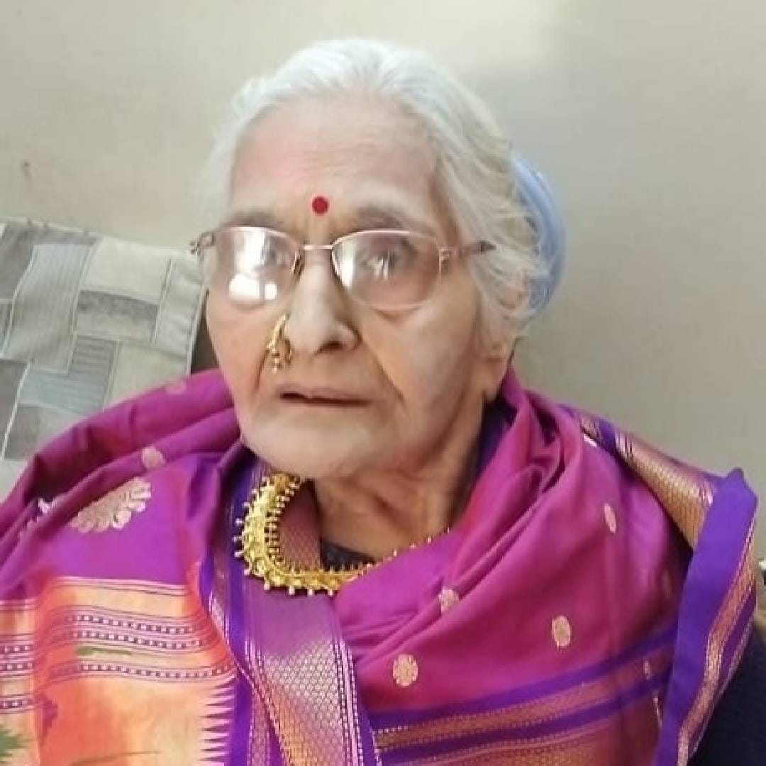 वैभवने त्याच्या पोस्टची सुरुवात आजीला प्रेमळ शब्दांत श्रद्धांजली वाहून केली. नागपूरला विमानातून उतरताना पहिल्यांदाच मन खूप जड झाल्याचंही त्याने सांगितलं. आजीने व्हिडीओ कॉलदरम्यान ज्या पद्धतीने त्याला निरोप दिला, त्यातून तिचा शेवट जवळ आल्याची जाणीव झाल्याचं वैभवने लिहिलं. मात्र, ही गोष्ट स्वीकारणं त्याच्यासाठी अत्यंत कठीण होतं.