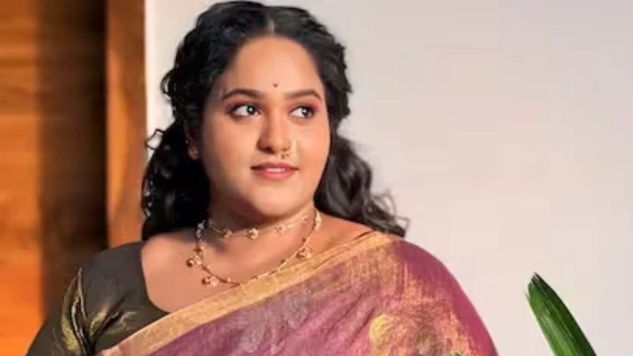 जेव्हा मी माझ्या घरी जाते, त्यावेळी मी माझ्या आईने बनवलेले माशांचे कालवण खाते. मला ते खूप जास्त आवडते. माझी आई जे काही बनवते, ते सर्व मला आवडते. वनिता खरात हिने अनेक माशांची नावे घेतली, जी तिला प्रचंड आवडतात.