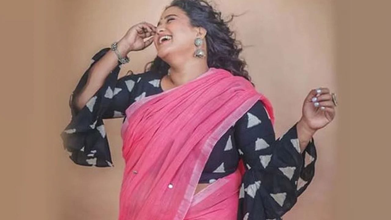 नुकताच वनिता खरात हिने म्हटले की, माझे 24 किलो वजन मी कमी केले. मी आता मासेही खात नाही. पण मी आज खाणार कारण माझा चीट डे आहे. त्यामुळे आता मी हे सर्व खाणार. वनिता म्हणाली की, मला मासे खायला आवडतात.
