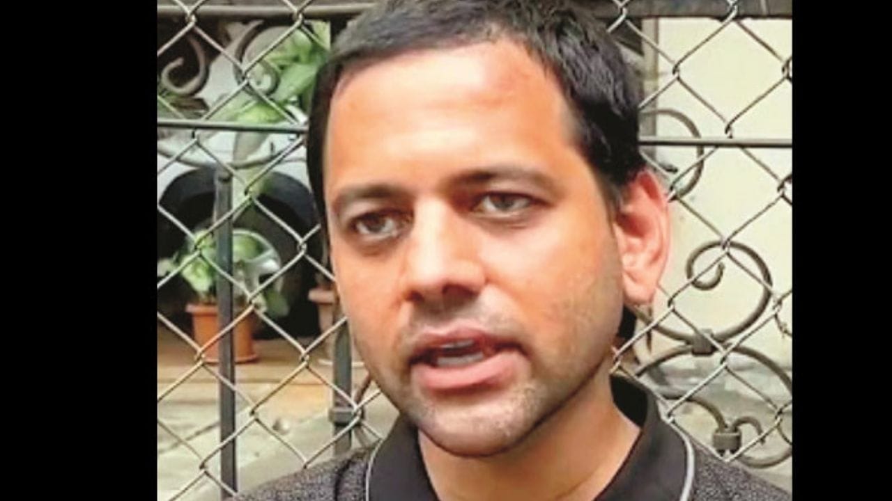 Vidyananda Bapat : डीजेला विरोध करणारे पुण्यातील विद्यानंद बापट नेमके कोण? काम काय करतात? शिक्षण वाचून चकित व्हाल! Vidyananda Bapat : डीजेला विरोध करणारे पुण्यातील विद्यानंद बापट नेमके कोण? काम काय करतात? शिक्षण वाचून चकित व्हाल!