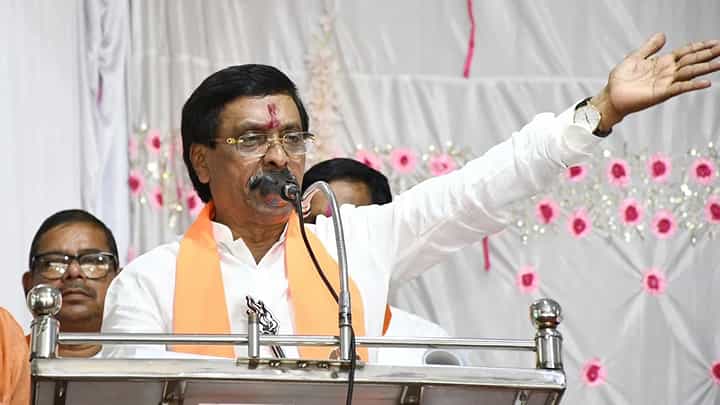 'मेलेल्याच्या टाळूवर लोणी चाटणारी औलाद म्हणजे...., विनायक राऊत संतापले, दिशा सालियनच्या वडिलांवर गंभीर आरोप!