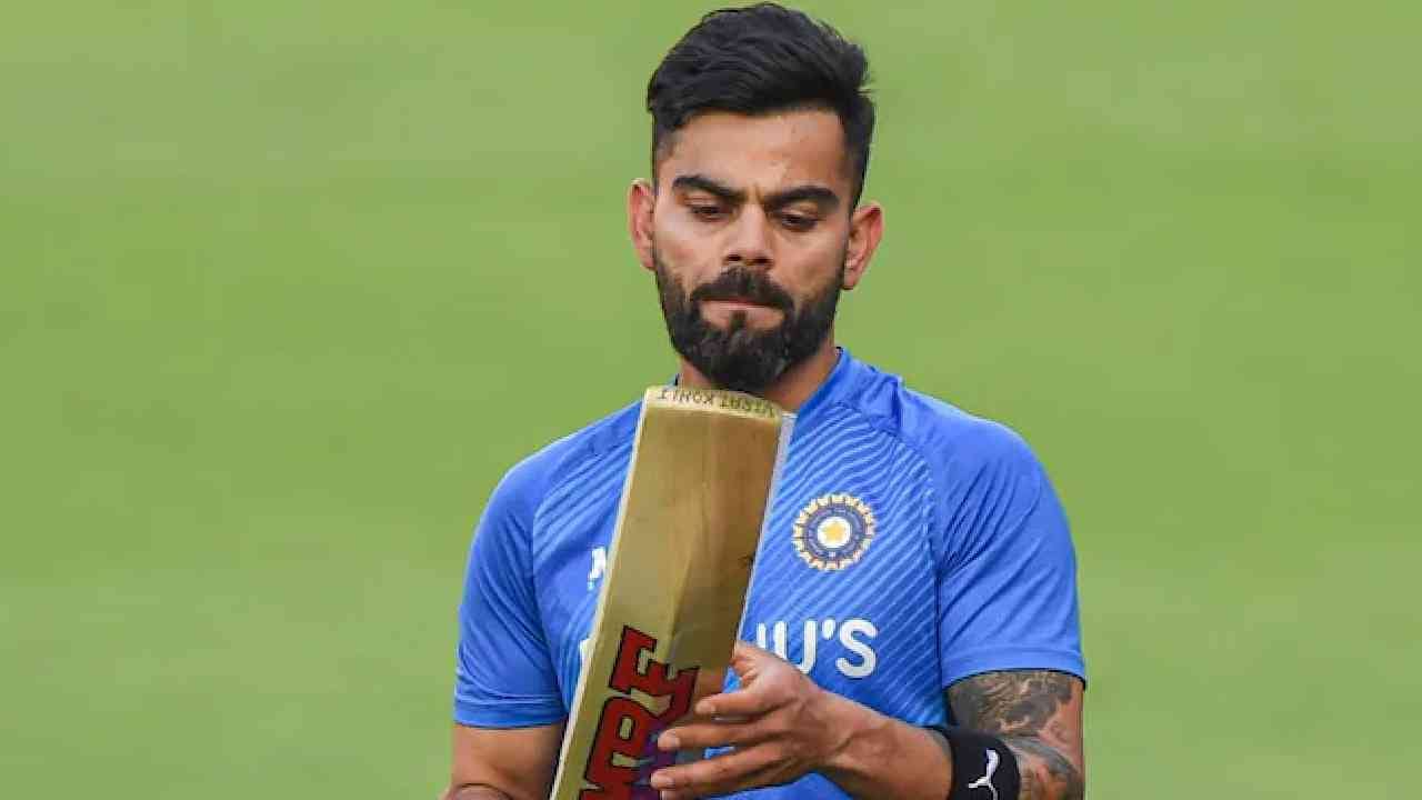 विराट कोहलीने लिस्ट ए मध्ये सर्वाधिक शतक झळकवण्याच्या बाबतीत सचिन तेंडुलकरची बरोबरी गाठली आहे. सचिनने लिस्ट ए क्रिकेटमध्ये 60 शतक झळकावली. सचिन आणि कोहलीनंतर इंग्लंडच्या ग्राहम गूचचा (44 शतकं) नंबर येतो. 