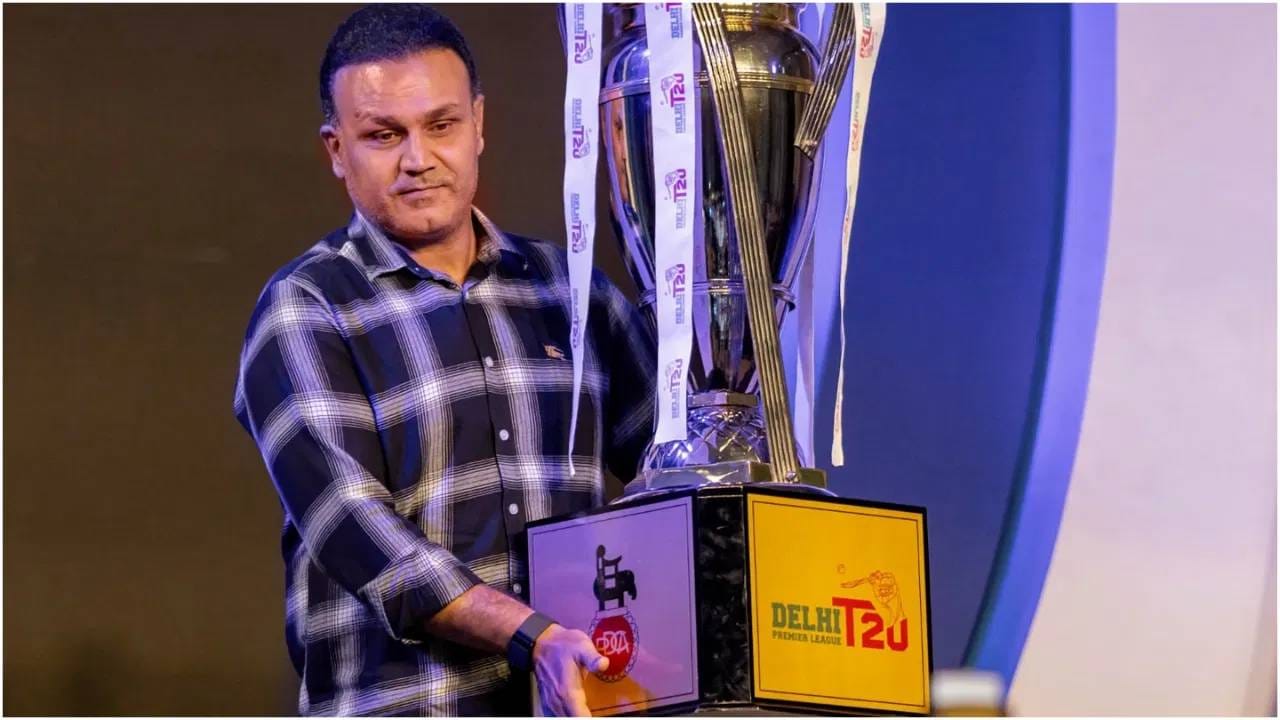 दुलीप ट्रॉफी स्पर्धेत सुरेंद्र भावेने 292, अरूण लालने 287, संजय मांजरेकरने 278, लालचंद राजपूतने 275 आणि वीरेंद्र सेहवाने 274 धावांची खेळी केली आहे. (PC-PTI)