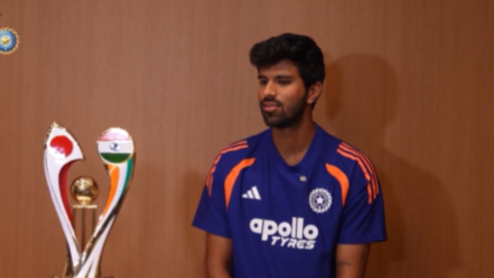 या पडझडीत कर्णधार श्रेयस अय्यरने 12 चेंडूंत 1 चौकार लगावत 16 धावा केल्या आणि आश्चर्याची गोष्ट म्हणजे, याच कामगिरीसाठी त्याला 'प्लेअर ऑफ द मॅच' म्हणून गौरवण्यात आले. मात्र, या निसटत्या विजयाचा खरा शिल्पकार वॉशिंग्टन सुंदर ठरला.