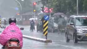 Mumbai Rain Updates | मुंबईच्या दादरमध्ये पावसाची हजेरी! रिमझिम सरींनी मुंबईकरांना दिलासा