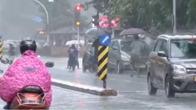Mumbai Rain Updates | मुंबईच्या दादरमध्ये पावसाची हजेरी! रिमझिम सरींनी मुंबईकरांना दिलासा