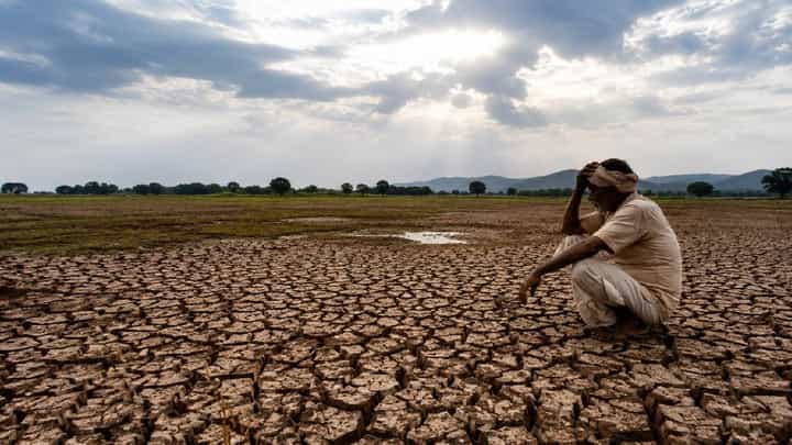 महाराष्ट्रात पावसाचा ब्रेक! नगरमध्ये 80%, बीडमध्ये 86% तूट; सप्टेंबरमध्येही कमी पावसाचा अंदाज महाराष्ट्रात पावसाचा ब्रेक! नगरमध्ये 80%, बीडमध्ये 86% तूट; सप्टेंबरमध्येही कमी पावसाचा अंदाज