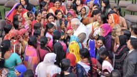 एक कोटी महिलांना मिळणार प्रत्येकी एक एक लाख, उत्तर प्रदेशच्या सरकारने थेट..