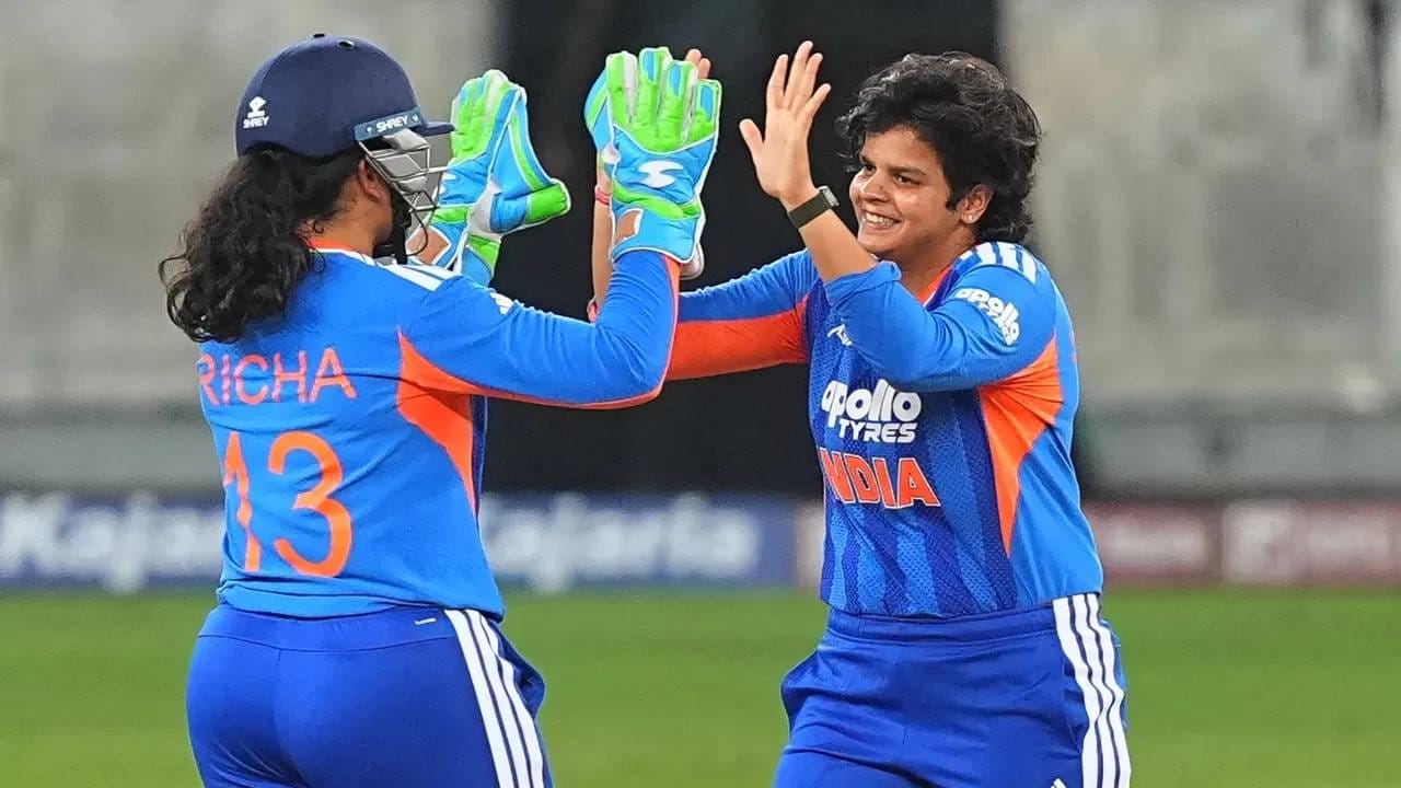 या संपूर्ण आशिया कप स्पर्धेत केवळ एकच शतक पाहायला मिळाले आणि ते भारतीय उपकर्णधार स्मृती मानधनाच्या बॅटमधून आले. इतर कोणत्याही देशातील खेळाडूला या स्पर्धेत शतकी टप्पा गाठता आला नाही. (फोटो-GETTY IMAGES)