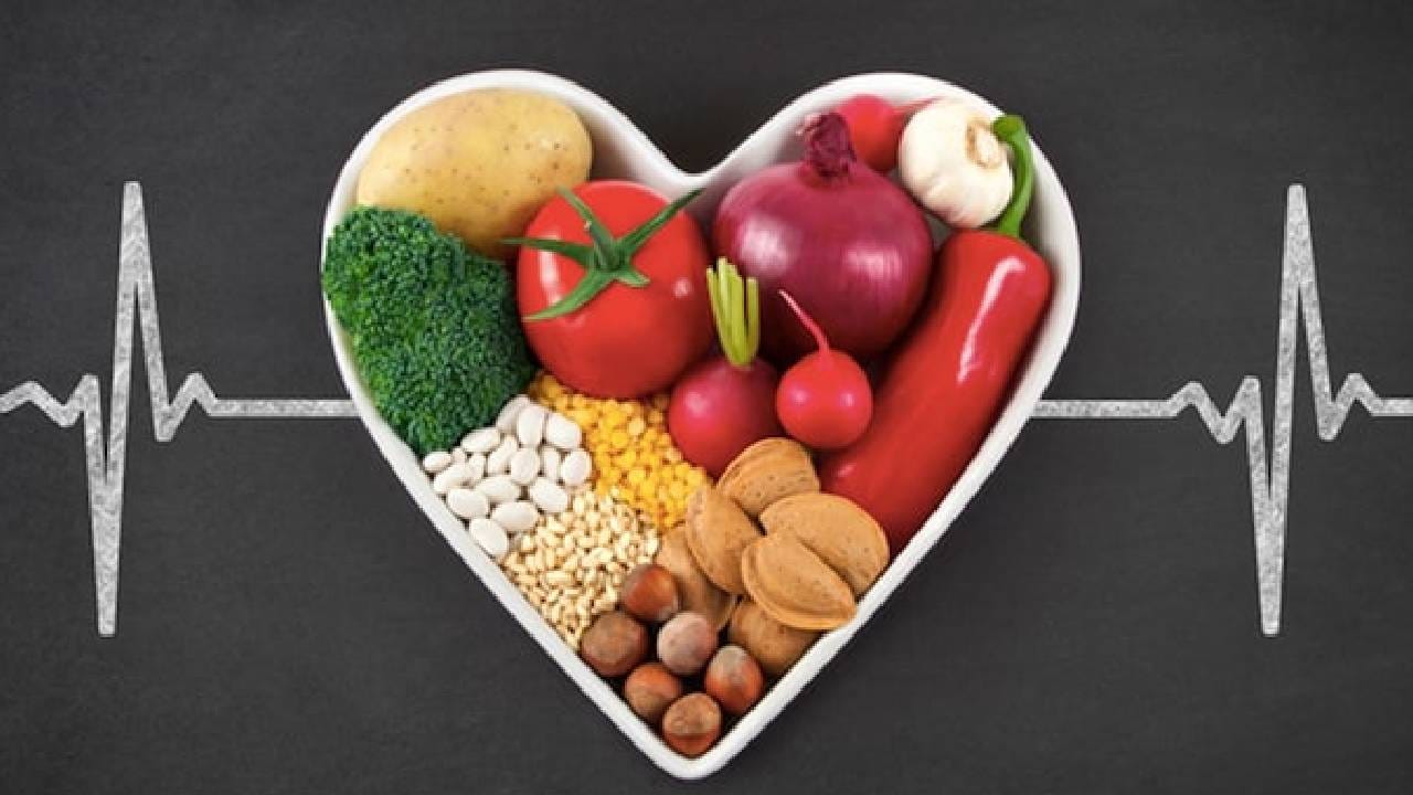 Heart Health: हृदयाची काळजी घ्यायची असेल तर औषधांआधी ताटाकडे लक्ष द्या; ‘हे’ पदार्थ ठरतील फायदेशीर Heart Health: हृदयाची काळजी घ्यायची असेल तर औषधांआधी ताटाकडे लक्ष द्या; ‘हे’ पदार्थ ठरतील फायदेशीर