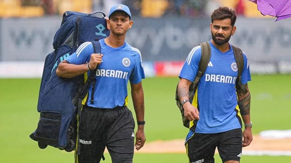 टीम इंडियाच्या सामन्यांमुळे बीसीसीआयचं भलं होणार आहे. कारण बीसीसीआयने तीन मोठ्या कंपन्यांसोबत करार केला आहे. टीम इंडियाच्या देशांतर्गत द्विपक्षीय सामन्यांसाठी कंपन्या कोट्यवधि रुपये बीसीसीआयला देणार आहेत. (PC-PTI)