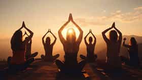 Yoga For Women : मन प्रसन्न ठेवण्यासाठी महिलांनी रोज करावी ही तीन योगासनं