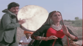 700 वर्ष जुनी गझल, लता मंगेशकरांच्या आवाजात बनली सदाबहार; 41 वर्षांपूर्वीचं हे Sad song ओळखलं का?