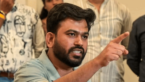 अभिजीत दिपके यांनी नुकतीच सोशल मीडियावर एक पोस्ट शेअक केली आहे. या पोस्टची आता चर्चा रंगली आहे. या पोस्टमध्ये त्यांनी त्यांच्या पहिल्या प्रेमाबद्दल भावना व्यक्त केली आहे.