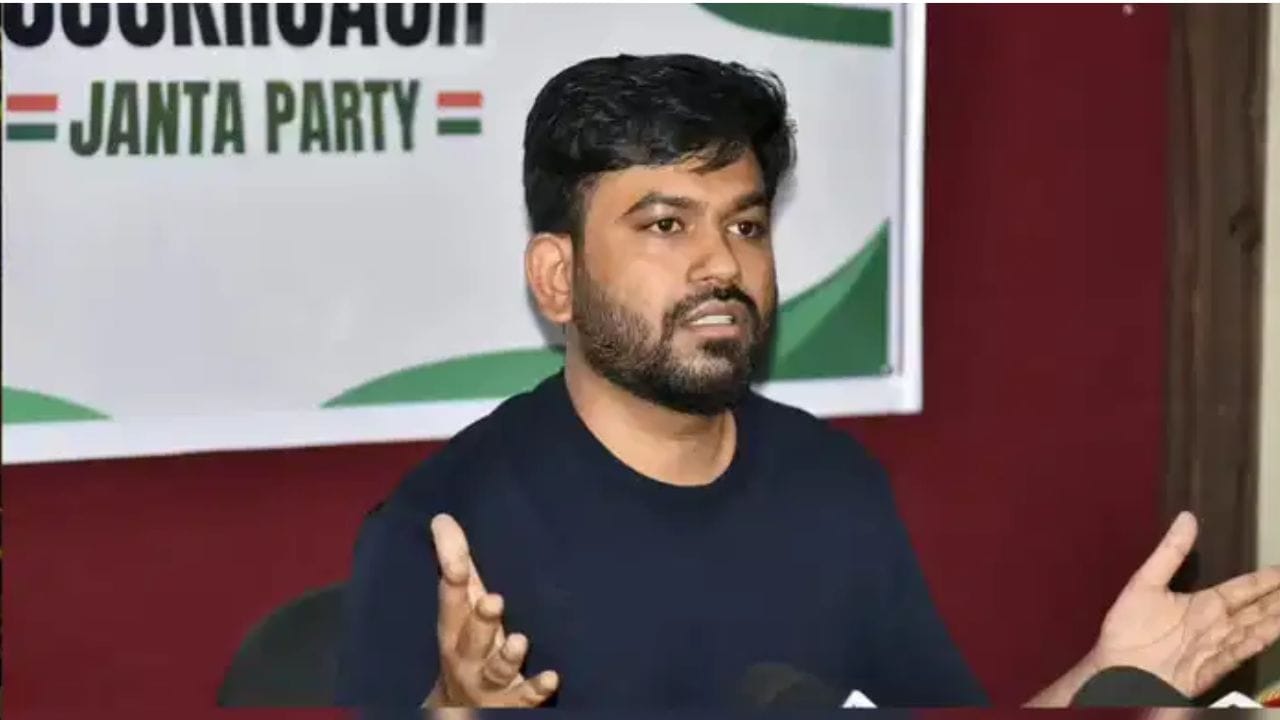 अभिजीत दिपकेंची CJP या पक्षाच्या पाठिंब्यावर निवडणुकीच्या मैदानात उतरणार? थेट पक्षाध्यक्षांसोबत महत्त्वाची बैठक, घडामोडींना वेग अभिजीत दिपकेंची CJP या पक्षाच्या पाठिंब्यावर निवडणुकीच्या मैदानात उतरणार? थेट पक्षाध्यक्षांसोबत महत्त्वाची बैठक, घडामोडींना वेग
