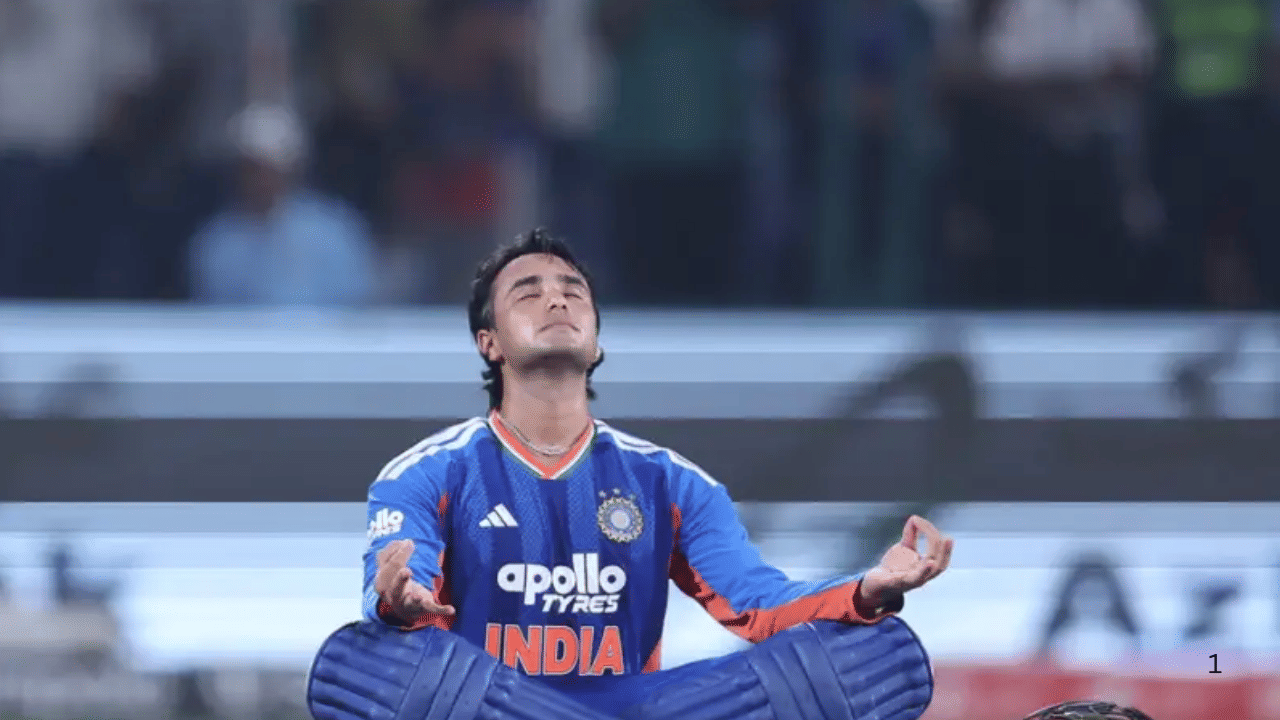 Abhishek Sharma: जे बोलला ते करुन दाखवलं, अभिषेकचा विषयच हार्ड, मॅचपूर्वीचा Video Viral Abhishek Sharma: जे बोलला ते करुन दाखवलं, अभिषेकचा विषयच हार्ड, मॅचपूर्वीचा Video Viral