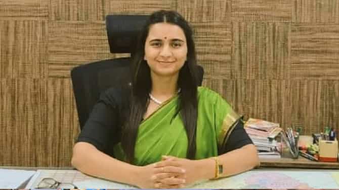 Special Stories : मनोजजी, फाशीची वेळ आली तर... जरांगेंच्या आंदोलनात नव्या चेहऱ्याची एन्ट्री; कोण आहेत आशिमा मित्तल?