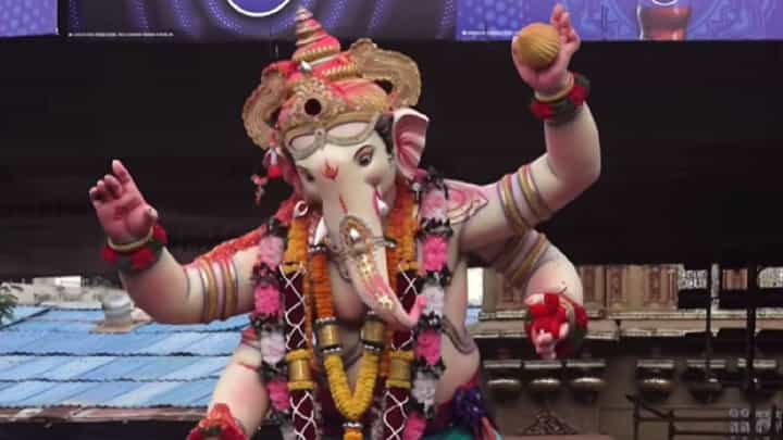 Ganpati Visarjan : ऊन-पावसाची पर्वा नाही, रस्त्यांवर भक्तांचा महासागर! मुंबई, पुणे, नाशिकमध्ये गणपती बाप्पा मोरयाच्या जयघोषात लाडक्या बाप्पाला निरोप Ganpati Visarjan : ऊन-पावसाची पर्वा नाही, रस्त्यांवर भक्तांचा महासागर! मुंबई, पुणे, नाशिकमध्ये गणपती बाप्पा मोरयाच्या जयघोषात लाडक्या बाप्पाला निरोप