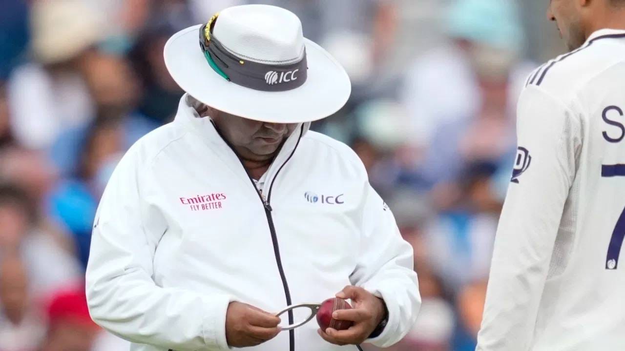 बीसीसीआयने देशांतर्गत पंचांच्या मॅच फीमध्ये घसघशीत वाढ केली असून ती जवळपास दुप्पट केली आहे. सध्या देशातील टॉप २० पंचांना दिवसाला ४०,००० रुपये तर इतरांना ३०,००० रुपये मिळतात, ज्यात आता मोठी वाढ होईल
