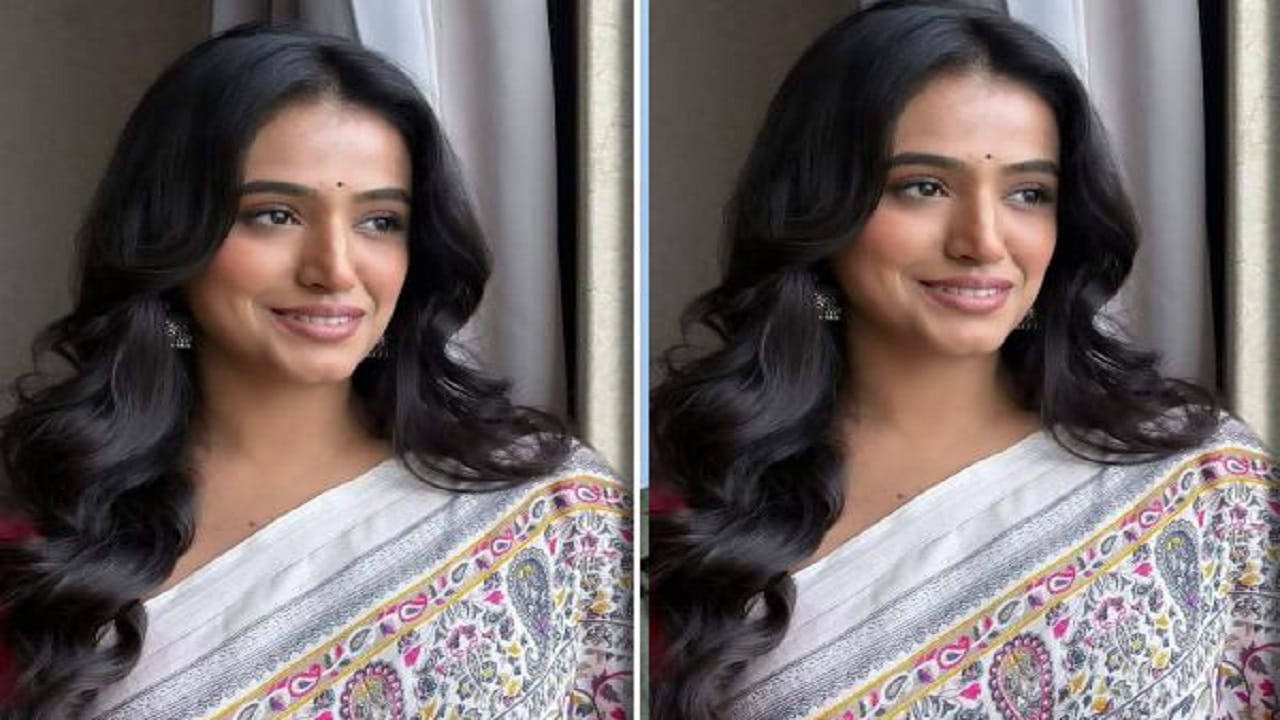 अनिल रस्तोगी यांनी सिनेमात भूमिका साकारण्यासाठी 4 लाख रुपये मानधन घेतल्याची माहिती समोर येत आहे. तर पूर्णिमा तिवारी हिने जवळपास 3 कोटी रुपये मानधन घेतलं. 