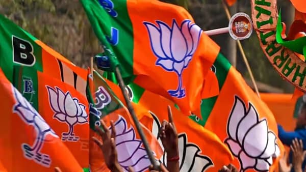 कमिशनरचे पद सोडले, भाजपात प्रवेश, दोन दिवसात IAS ला मिळाले लोकसभा पोटनिवडणूकीचे तिकीट