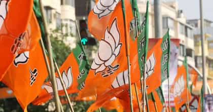 भाजपमध्ये अंतर्गत संघर्ष पेटला; बड्या नेत्याला पुन्हा डावललं.