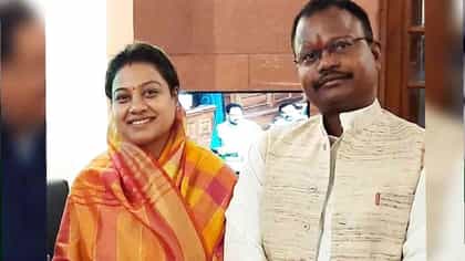 बायकोला भाजपतं आणलं, खासदार बनल्यानंतर तिने पतीला दिला घटस्फोट.