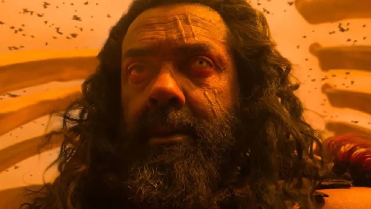 ‘कंगुवा’मध्ये बॉबी देओलने उधिरन नावाच्या खलनायकाची भूमिका साकारली आहे. ‘अॅनिमल’नंतर बॉबी देओलच्या खलनायकी भूमिकांबद्दल प्रेक्षकांमध्ये विशेष उत्सुकता निर्माण झाली होती. त्यामुळे ‘कंगुवा’मध्ये त्याचा लूक आणि व्यक्तिरेखा हा चित्रपटातील चर्चेचा एक भाग ठरला.
