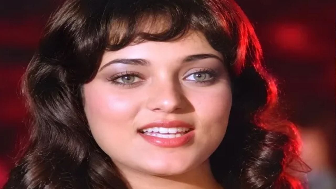हे गाणं वाजताच अनेकांचे पाय आपोआप थिरकू लागतात, 38 वर्षानंतरही प्रचंड क्रेझ, ऐकताच लोक.. हे गाणं वाजताच अनेकांचे पाय आपोआप थिरकू लागतात, 38 वर्षानंतरही प्रचंड क्रेझ, ऐकताच लोक..