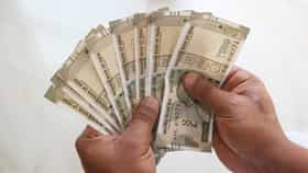 गुड न्यूज... सरकारी कर्मचाऱ्यांना 7 हजाराऐवजी मिळणार 21 हजार बोनस?