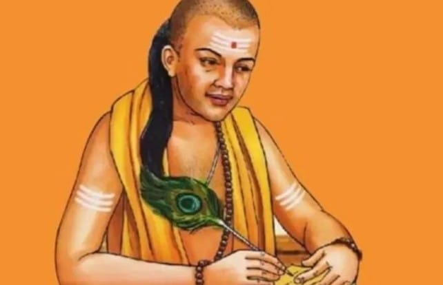 योग्य लोकांची संगत निवडा : करिअरच्या प्रवासात तुमच्या आसपासची माणसे तुमच्या विचारांवर मोठा प्रभाव टाकतात. नकारात्मक विचार करणाऱ्या आणि सतत तुमचा आत्मविश्वास कमी करणाऱ्या लोकांपासून अंतर ठेवा. मेहनती, प्रामाणिक आणि ध्येयवादी लोकांच्या सहवासातून सकारात्मक प्रेरणा घ्या.