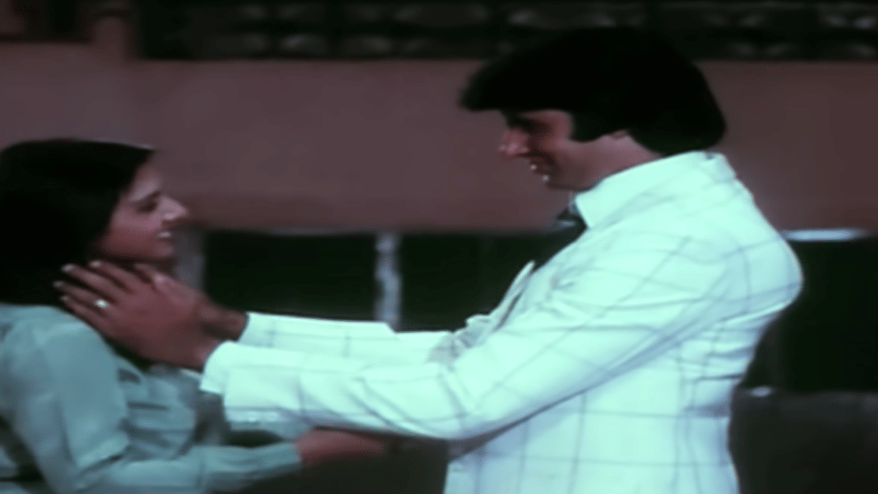 1981 मध्ये प्रदर्शित झालेल्या ‘याराना’मध्ये अमिताभ बच्चन, नीतू सिंह आणि अमजद खान मुख्य भूमिकेत होते. राकेश रोशन यांनी या चित्रपटाचं दिग्दर्शन केलं होतं.