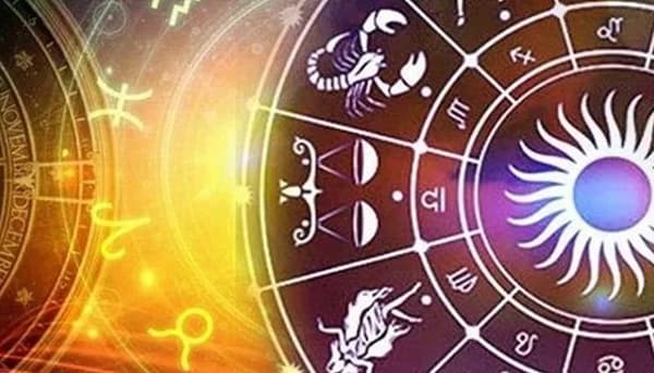 4 September 2026 Horoscope : मेष: नवीन नोकरीच्या शोधात असणाऱ्यांना चांगली संधी मिळू शकते आणि करिअरमध्ये सकारात्मक बदल होतील. नवीन व्यवसाय सुरू करण्याचा विचार असेल तर योग्य नियोजन करून पुढे जा. गुंतवणूक करताना घाई न करता कागदपत्रे आणि जोखीम नीट तपासा. ऑफिसमधील राजकारणापासून दूर राहा आणि सहकाऱ्यांशी वाद टाळा. नवीन घर घेण्याच्या चर्चेला वेग येऊ शकतो; वाहन चालवताना वाहतूक नियमांचे काटेकोरपणे पालन करा.
