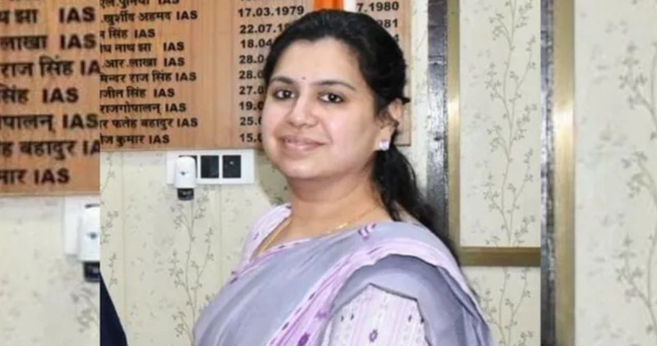 दिव्या मित्तल यांनी आयआयटी दिल्ली आणि आयआयएम बंगळुरू येथे शिक्षण घेतलं. त्यानंतर त्यांनी लंडनमध्ये नोकरी केली.