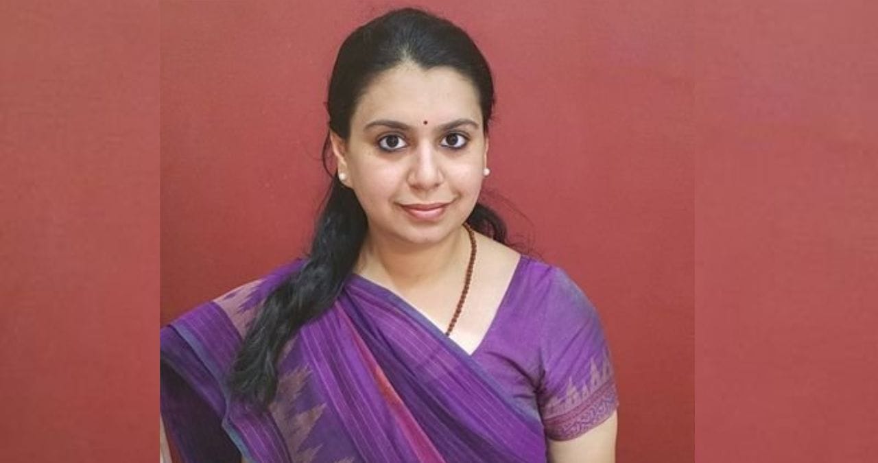 पुढे यूपीएससीची परीक्षा उत्तीर्ण होऊन अधिकारी म्हणून भारतात परतल्या होत्या. त्यांनी प्रशासनात 13 वर्ष सेवा केली. मिर्झापूरच्या जिल्हाधिकारी म्हणून अनेक महत्त्वाचे निर्णय घेतले होते.   