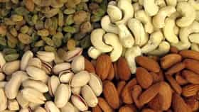 Cheapest Dry Fruit Markets: या मार्केटमध्ये कवडीमोल दरात मिळतात काजू-बदाम, पिशव्या भरुन खरेदी करतात लोक