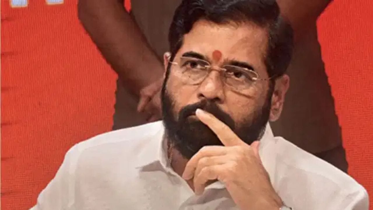 मोठी बातमी! शेतकऱ्यांना दिलासा, एकनाथ शिंदेंकडून दुष्काळाच्या पार्श्वभूमीवर मोठी घोषणा मोठी बातमी! शेतकऱ्यांना दिलासा, एकनाथ शिंदेंकडून दुष्काळाच्या पार्श्वभूमीवर मोठी घोषणा