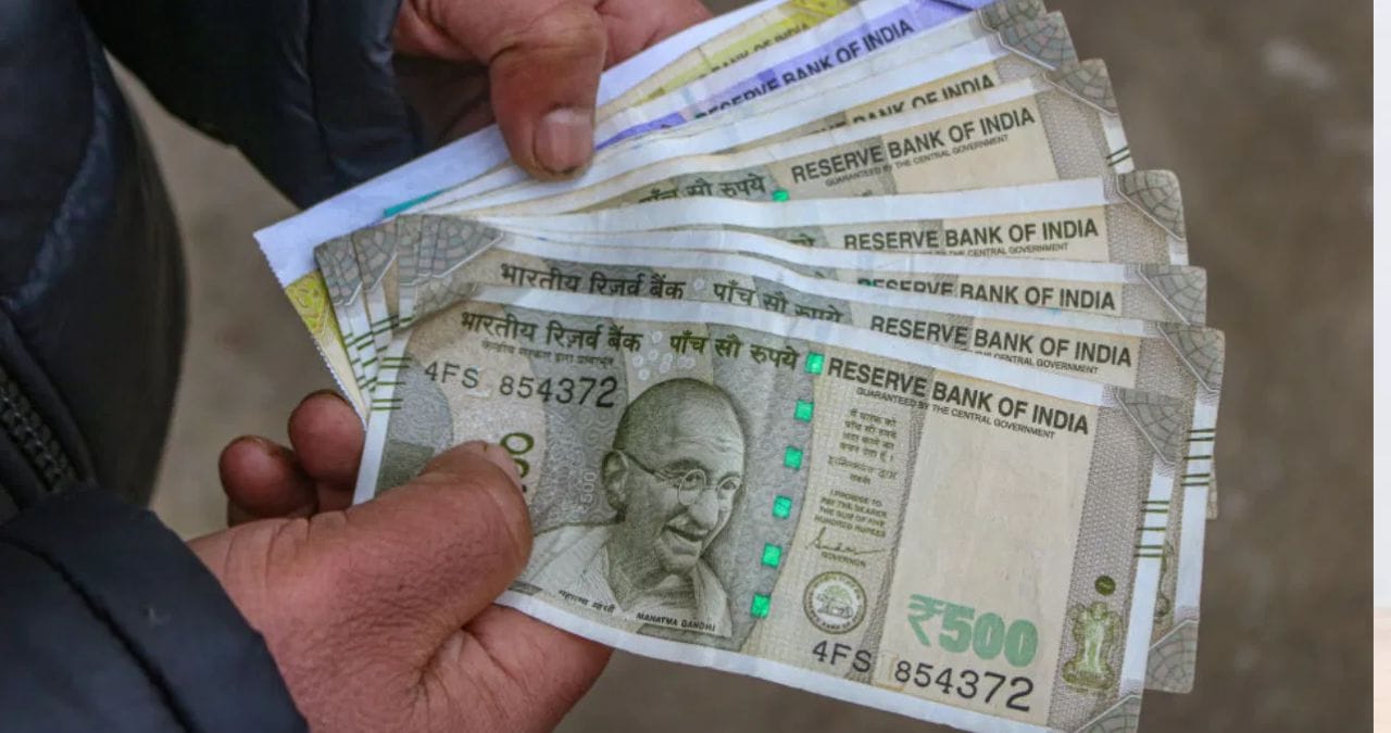 कर्मचाऱ्याविरुद्ध बेशिस्त वर्तवणूक, धमक्या किंवा छळ केल्याचा गंभीर आरोप केला असेल, तर कंपनी त्याची ग्रॅच्युइटी रोखू शकते. 