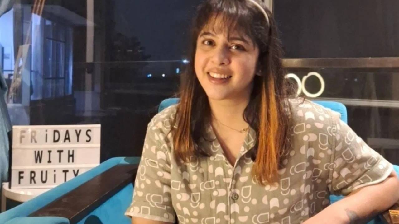 'सोन परी' ची ती निरागस फ्रूटी आता मात्र खूप बदलली आहे. सोशल मीडियावर ती बऱ्याचदा फोटो शेअर करत असते. तन्वी मराठी चित्रपटातही काम करत होती. तिने ‘अथांग’ आणि 'शिवा' सारख्या चित्रपटांत तर काम केलं. पण 2021 साली ती 'अलिप्त'चित्रपटात शेवटची दिसली होती.