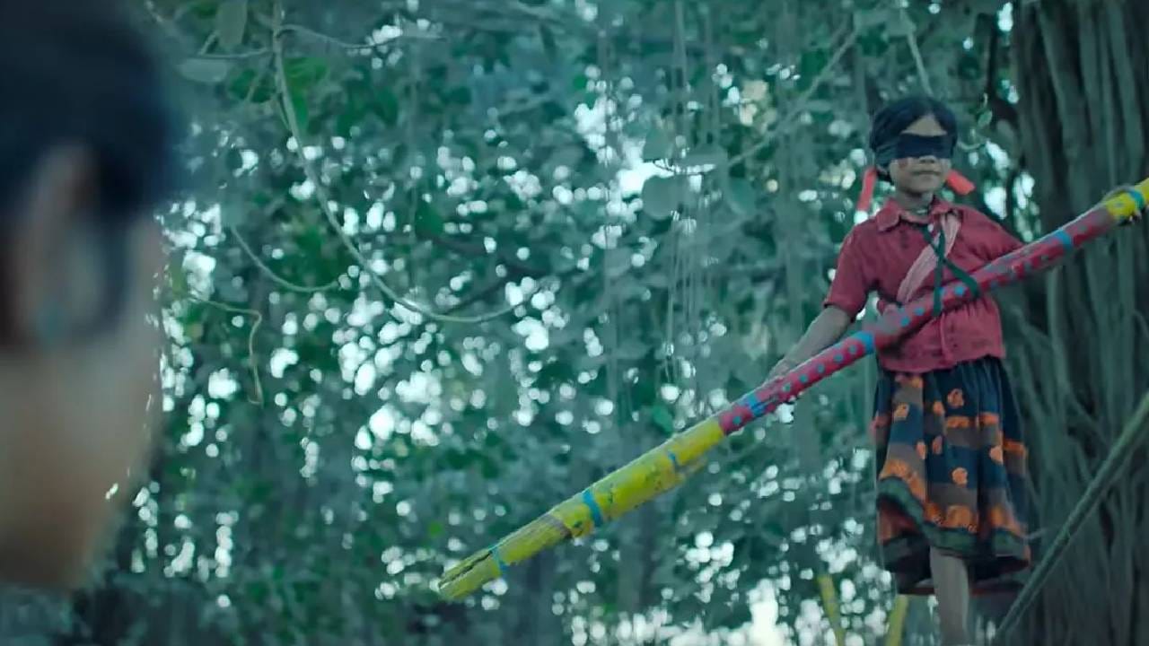 चित्रपटाची कथा केवळ अॅक्शनवर आधारित नसून त्यामध्ये आईच्या भावनिक संघर्षालाही महत्त्व देण्यात आलं आहे. एका आईला आपल्या मुलाच्या सुरक्षेबद्दल वाटणारी भीती आणि त्याच मुलासाठी कोणत्याही संकटाला सामोरं जाण्याची तिची तयारी हा या चित्रपटाचा भावनिक केंद्रबिंदू आहे. 
