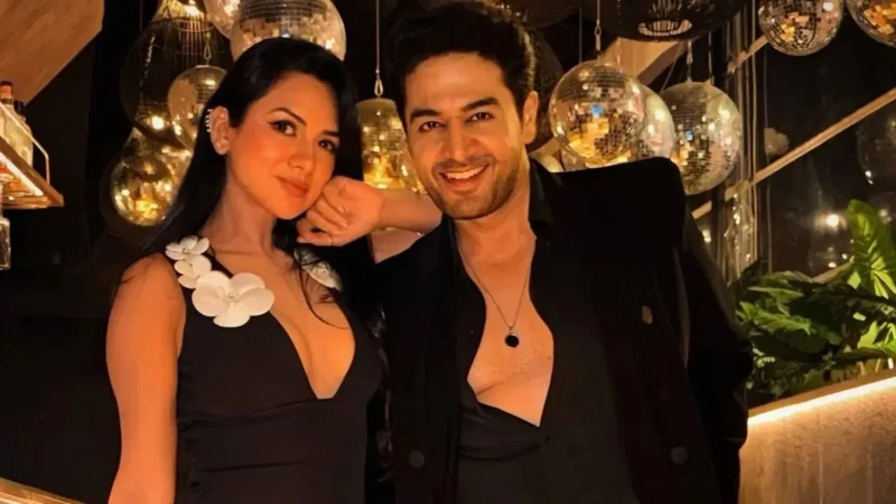 बिग बॉस विजेता गौरव खन्ना गेल्या काही दिवसांपासून चर्चेत आहे. त्याची पत्नी आकांक्षा चमोलाने लॉक अप या रिअॅलिटी शोमध्ये त्या दोघांच्या घटस्फोटाची माहिती दिली. त्यांच्या घटस्फोटाची प्रक्रिया सुरु असताना आता आकांक्षाने मोठे पाऊल उचलले आहे.