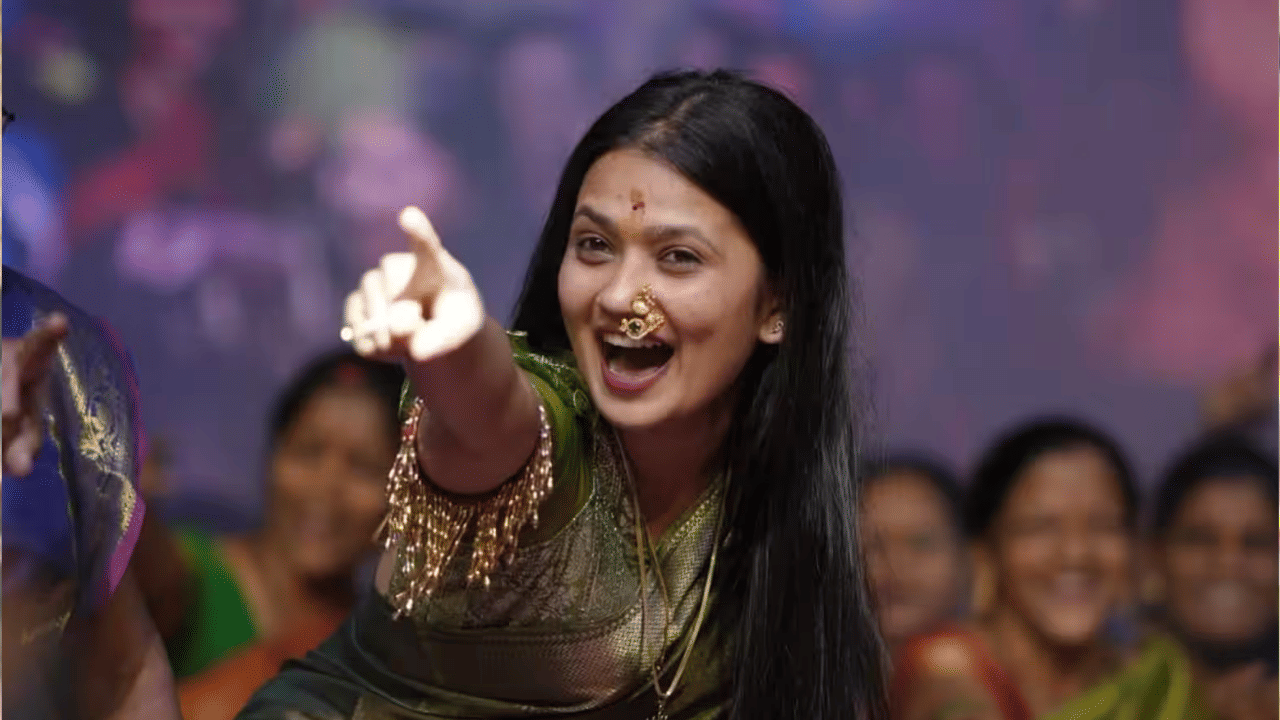 "मला पार्टनर हवा जो सगळं समजून घेईल, बऱ्याच गोष्टी माझ्यासोबत घडल्या आहेत, तर त्याने स्वीकारणारी असावी." असं गौतमी पाटील म्हणाली.