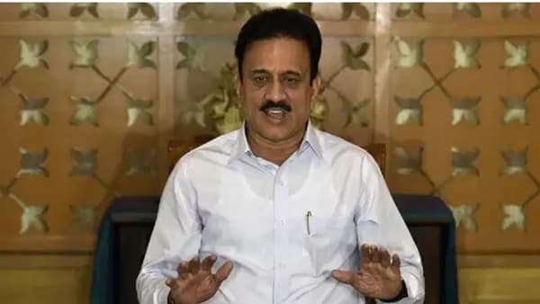 मोठी बातमी! भाजपमधील अंतर्गतवाद चव्हाट्यावर? गिरीश महाजन येताच मंत्र्याचं बैठकीतून वॉक आऊट
