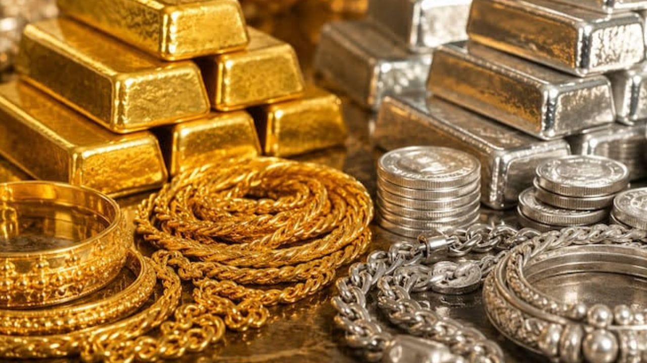 सोन्याचे दरही कमी झाले आहेत. तरीही सोन्याचा भाव 1.50 लाख रुपयांवर आहे. MCX वर 5 ऑक्टोबर रोजी मुदत संपणाऱ्या गोल्ड फ्युचर्सचा व्यवहार दर 1,52,225 रूपये प्रति ग्रॅम पोहोचला.