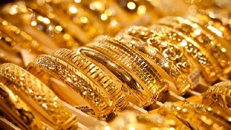 त्यामुळे आता सोन्याचे अद्ययावत दर प्रति तोळा 1 लाख 57 हजार 75 रुपये एवढे झाले आहेत. तर दुसरीकडे चांदीचे दर प्रति किलो 2 लाख 48 हजार 230 रुपयांवर पोहोचले आहेत.