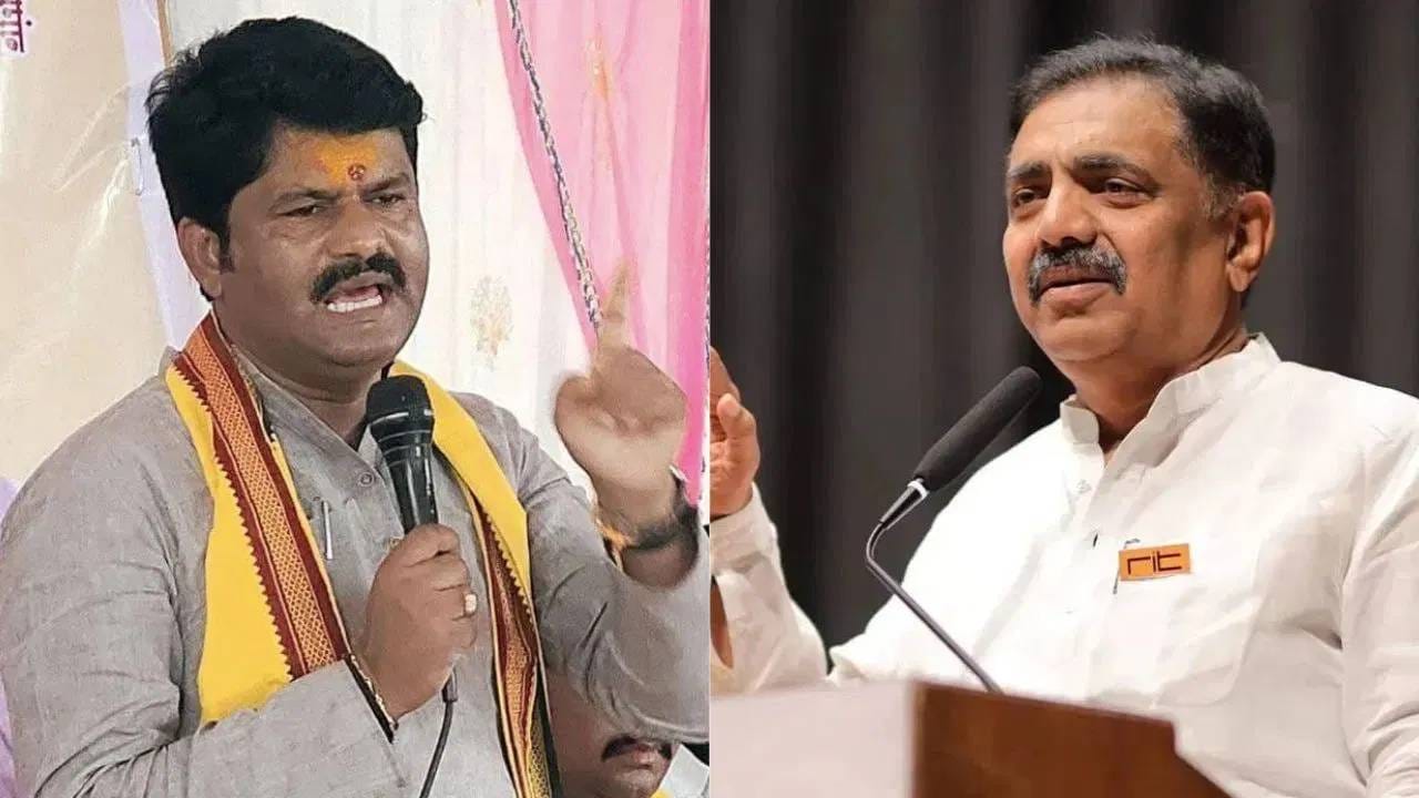 'जयंत पाटील यांचा बाप आला' पडळकरांच्या समर्थकांच्या घोषणा, तणावाची स्थिती; जिल्हा बँकेच्या निवडणुकीत वातावरण तापलं! 'जयंत पाटील यांचा बाप आला' पडळकरांच्या समर्थकांच्या घोषणा, तणावाची स्थिती; जिल्हा बँकेच्या निवडणुकीत वातावरण तापलं!