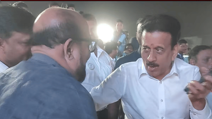कितीही केलं तरी तुम्ही तरुण होणार नाही, ज्येष्ठ... गुलाबराव पाटील अन् महाजनांमध्ये वेगळीचं जुगलबंदी कितीही केलं तरी तुम्ही तरुण होणार नाही, ज्येष्ठ... गुलाबराव पाटील अन् महाजनांमध्ये वेगळीचं जुगलबंदी